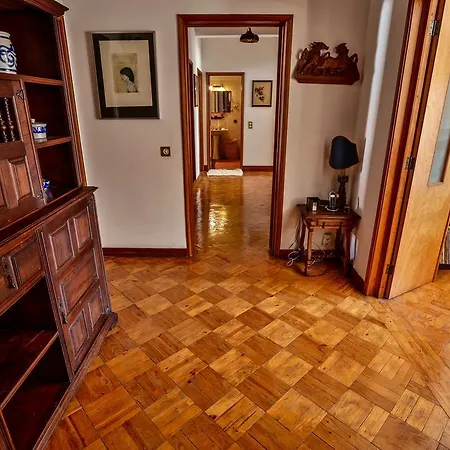 Large Portuguese Appartamento